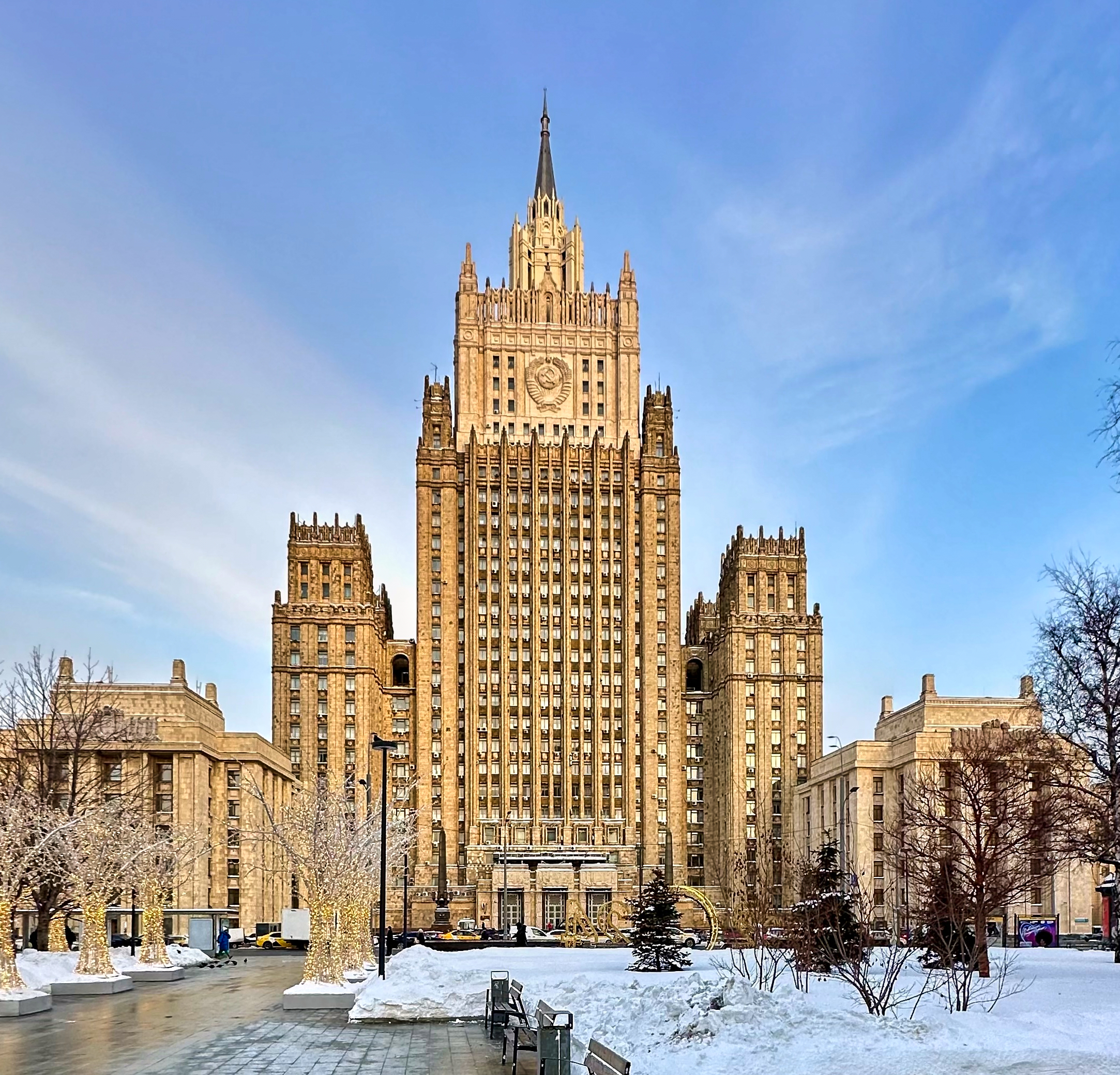 https://upload.wikimedia.org/wikipedia/commons/9/96/Ministry_of_Foreign_Affairs_of_Russia_building_%28February_2024%29_-_6.jpg